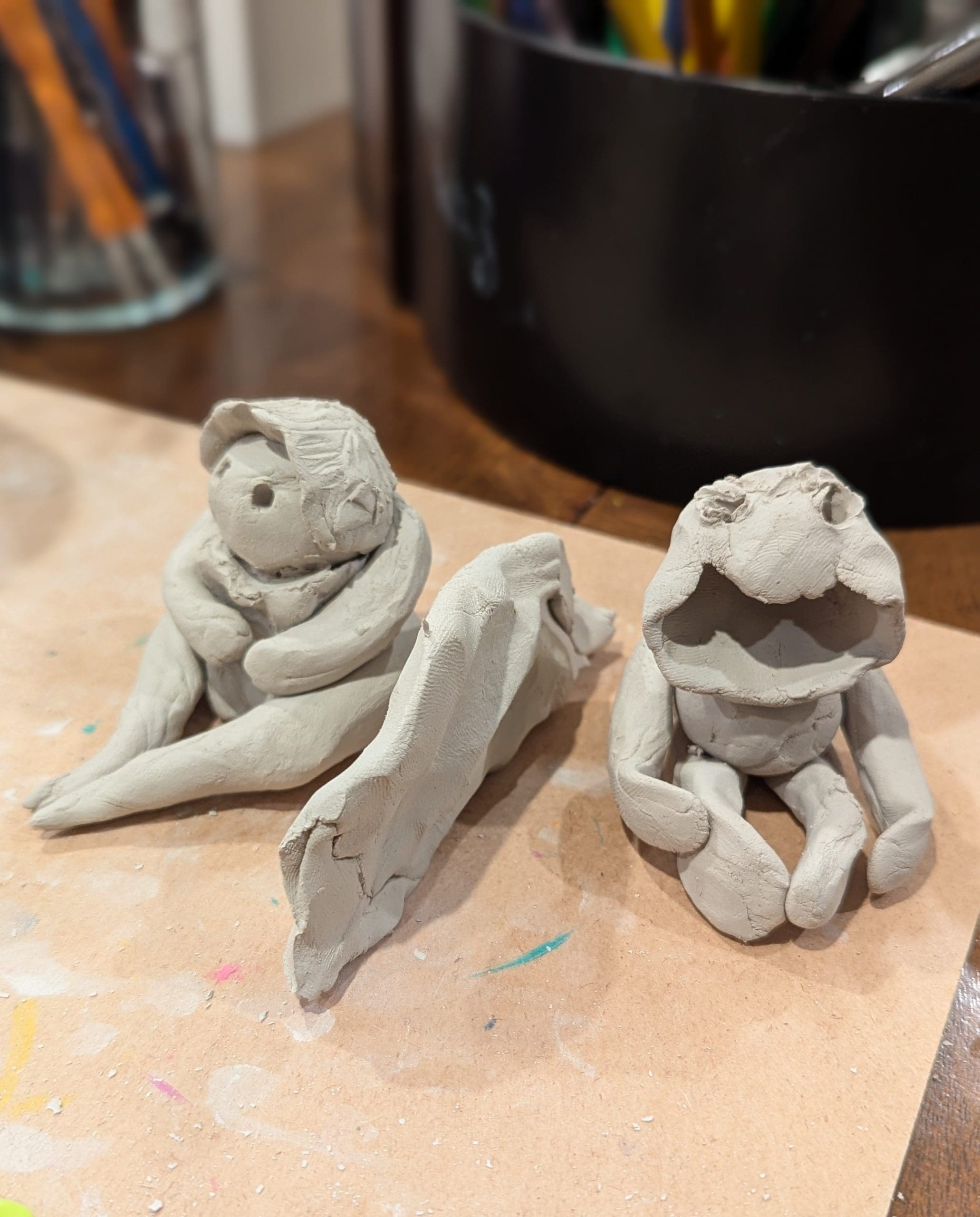 two clay sculptures depicting a couple with a wall between them. Art therapy at toronto art therapy space